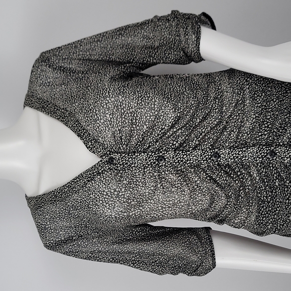 Cabi V Neck Bottom Gethered Placket Blouse - Picture 4 of 16